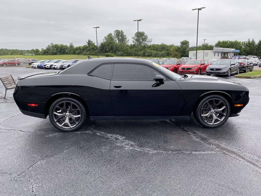 Pre-Owned 2018 Dodge Challenger SXT RWD 2D Coupe