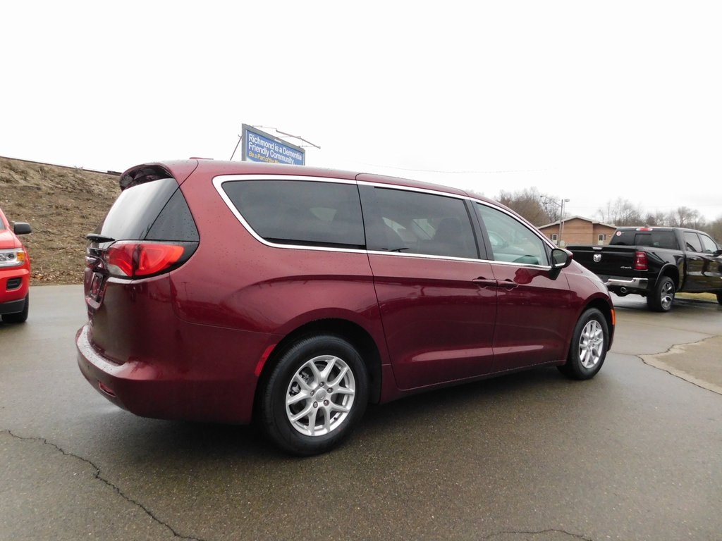 New 2020 Chrysler Voyager LX 4D Passenger Van in Richmond 30397